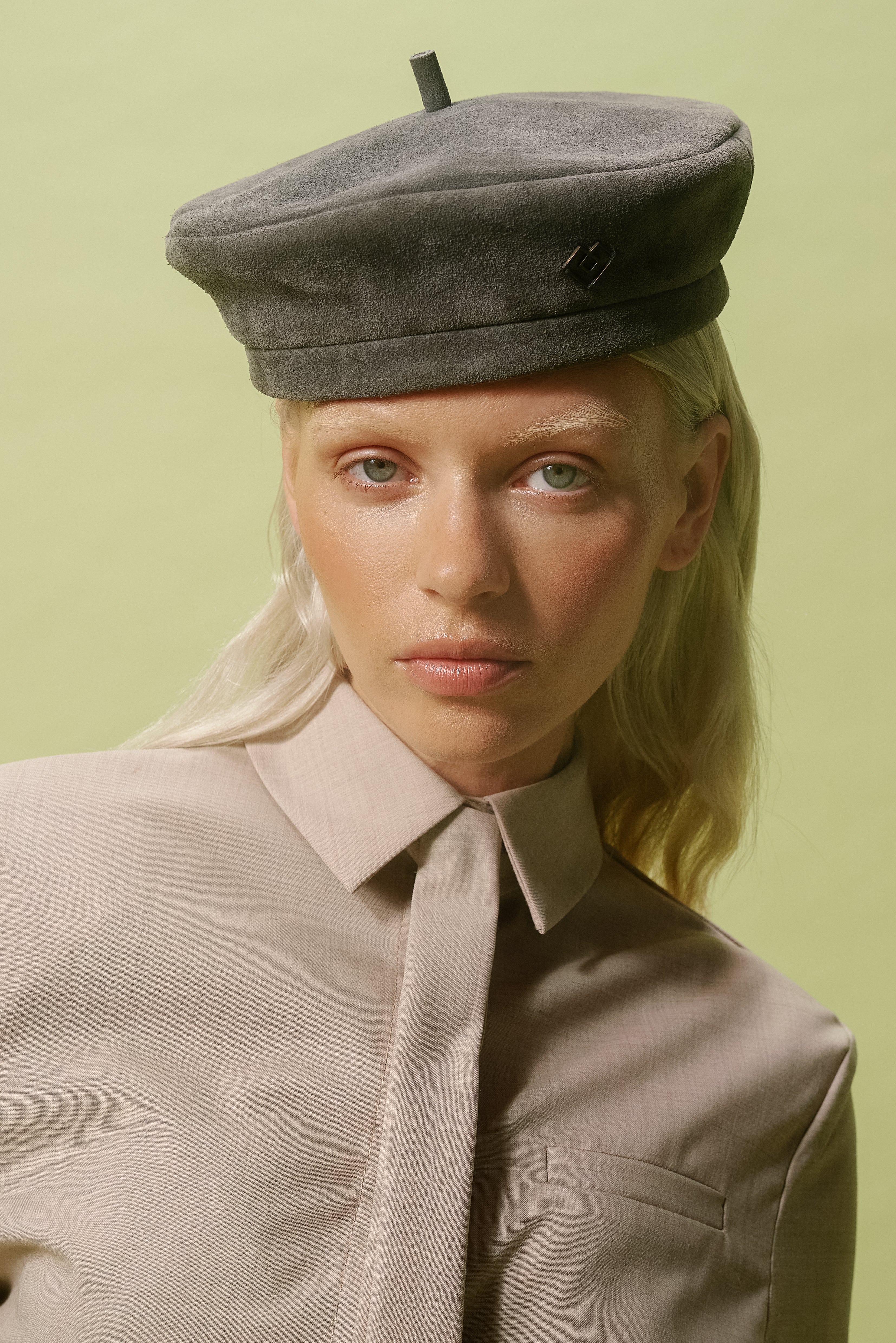 LIMITED SUEDE LEATHER DARK GREY BERET