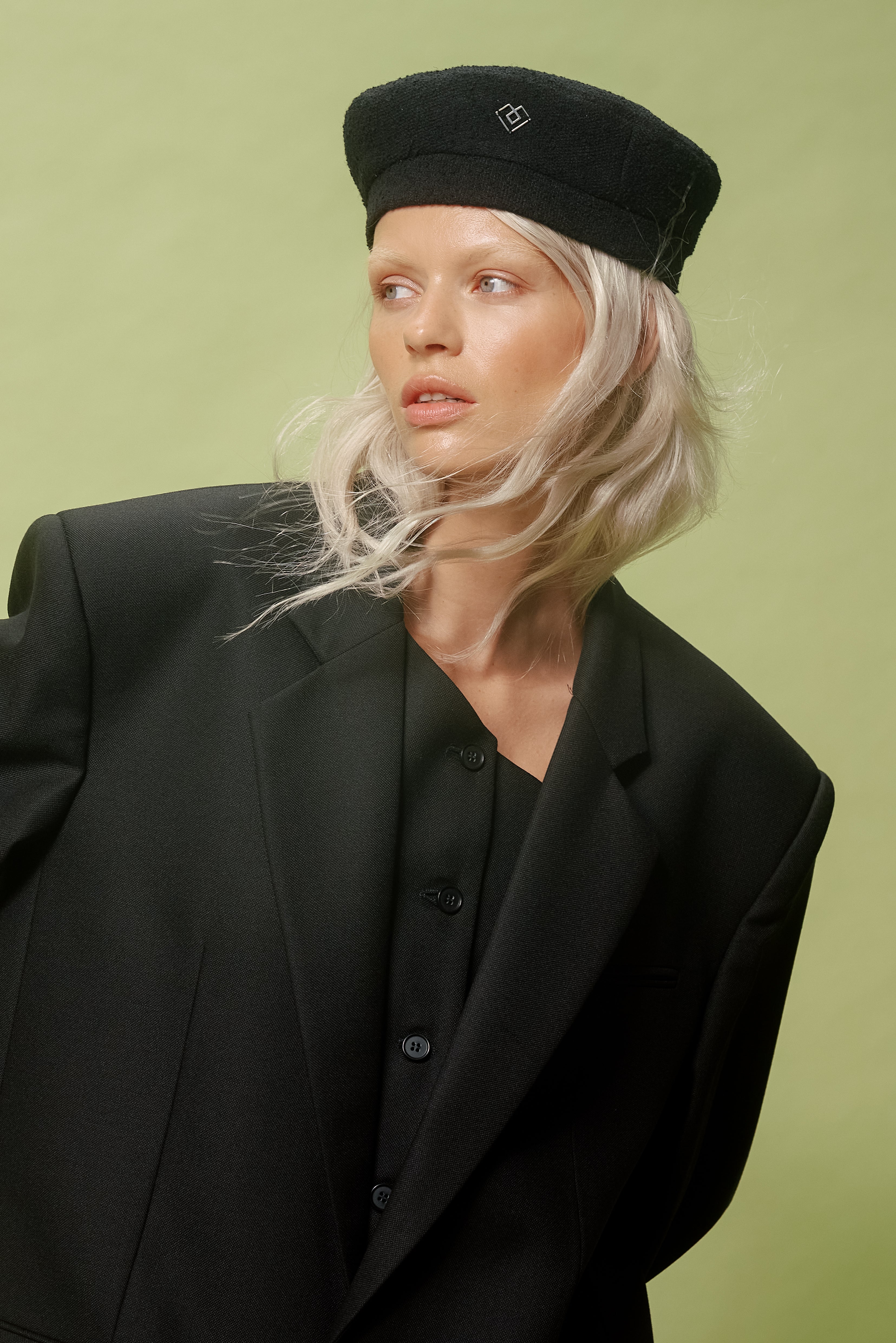 BLACK SCULPTED WOOL BERET