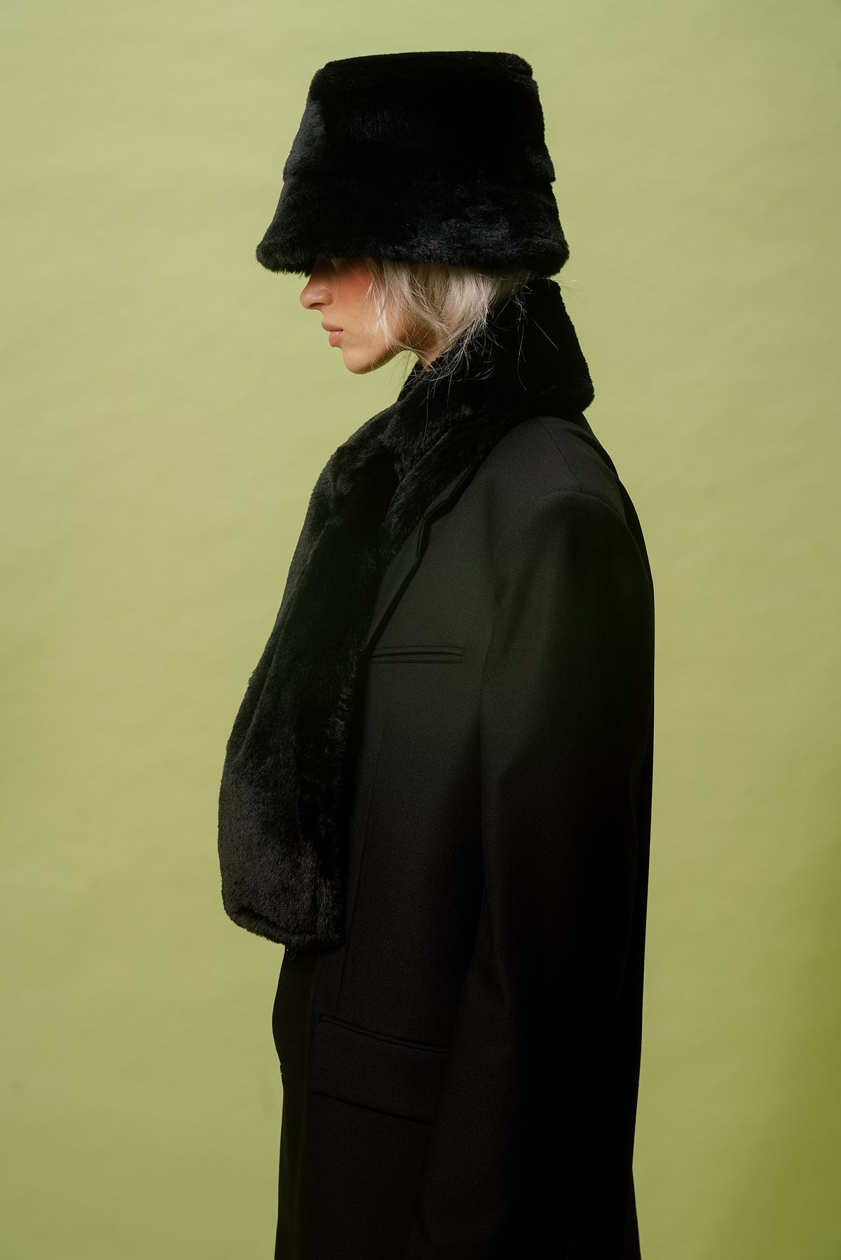BLACK FAUX FUR BUCKET HAT