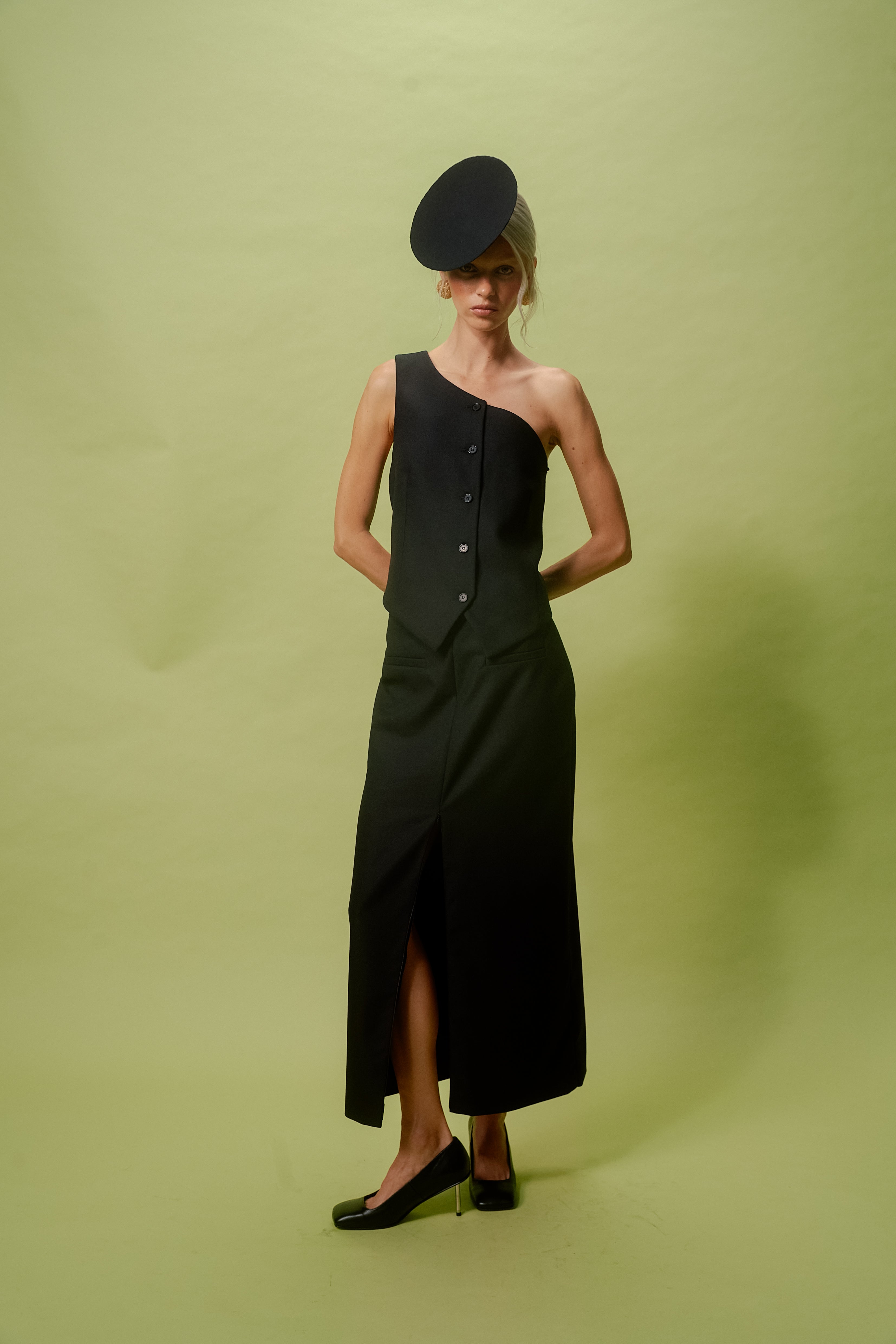 BLACK SAUCER HEADBAND