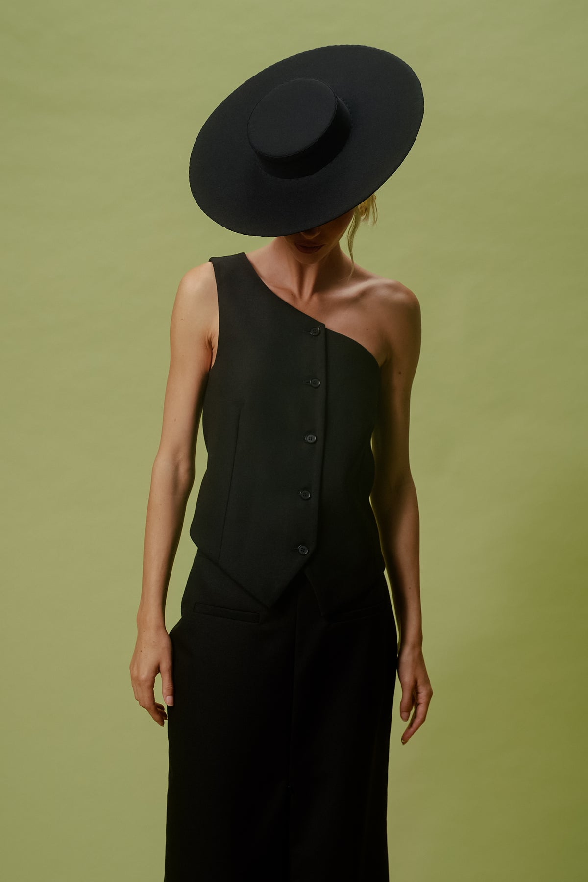 BLACK WIDE - BRIM COUTURE HAT