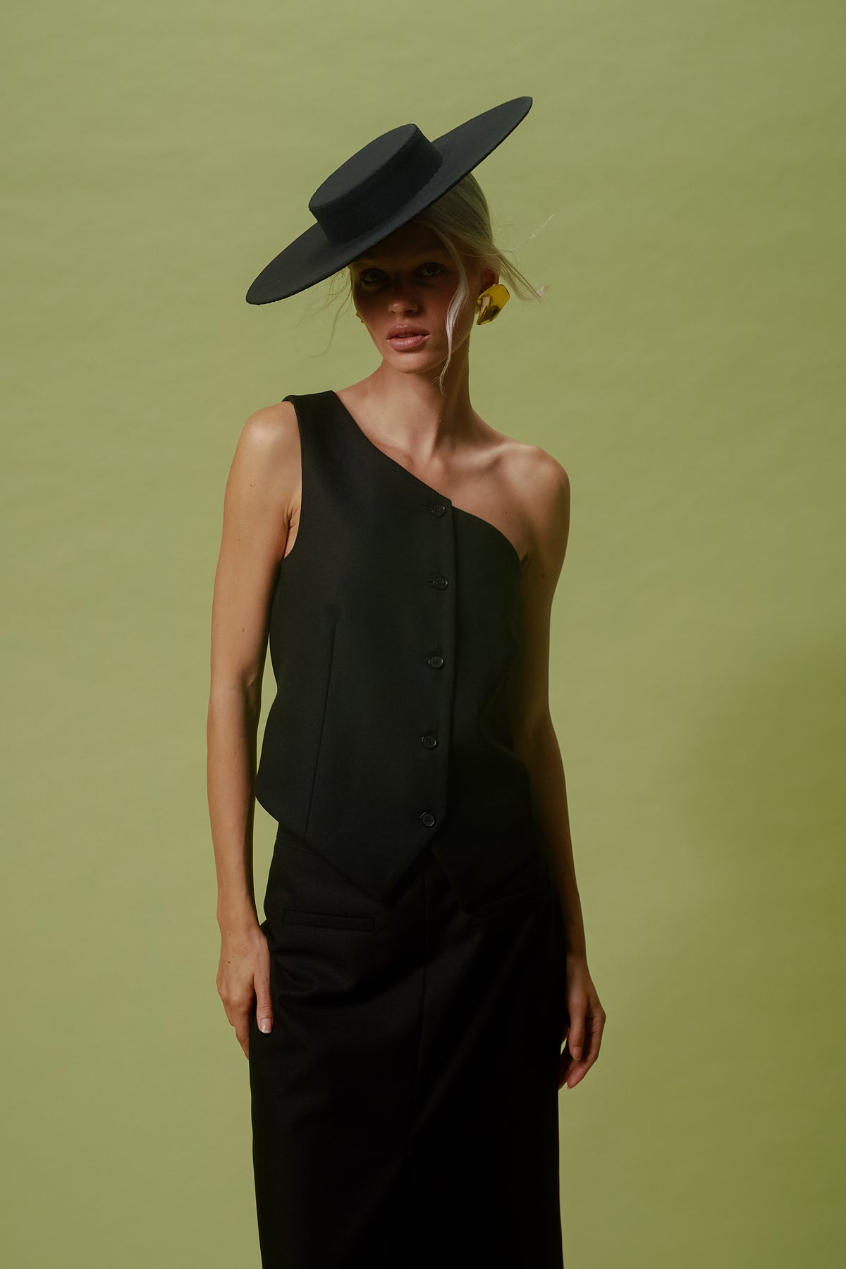 BLACK WIDE - BRIM COUTURE HAT