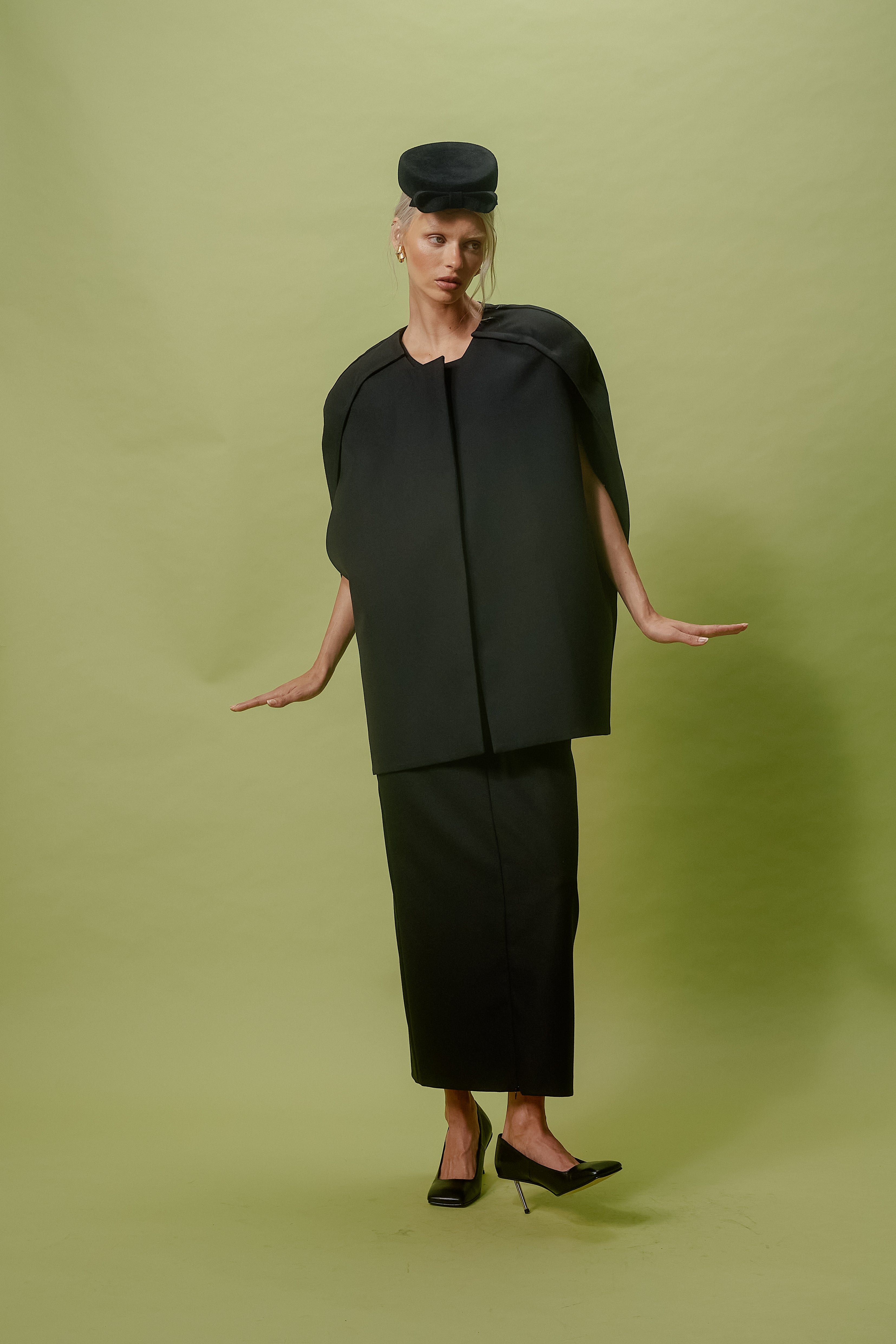 BLACK BOW-TRIMMED PILLBOX HAT