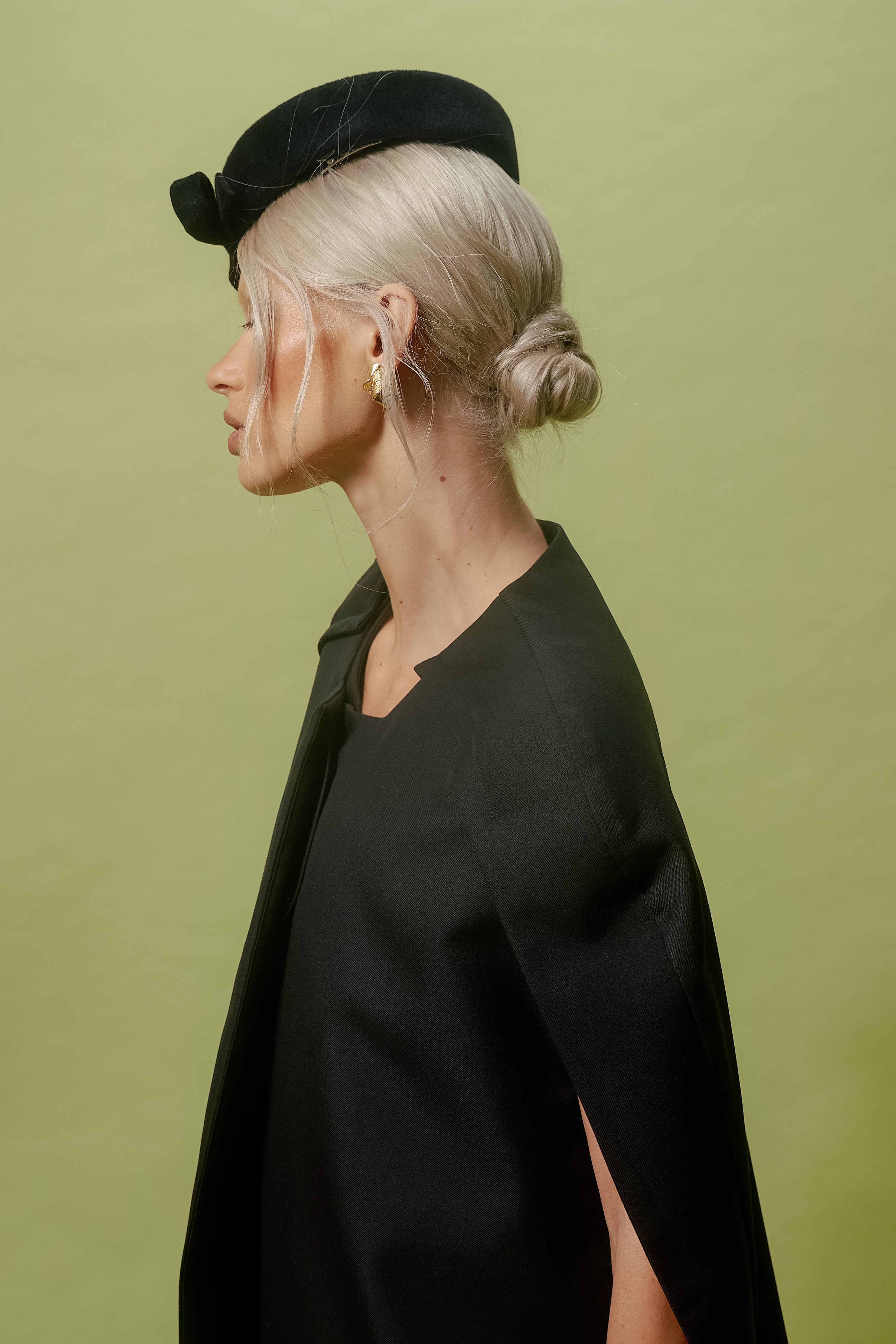BLACK BOW-TRIMMED PILLBOX HAT