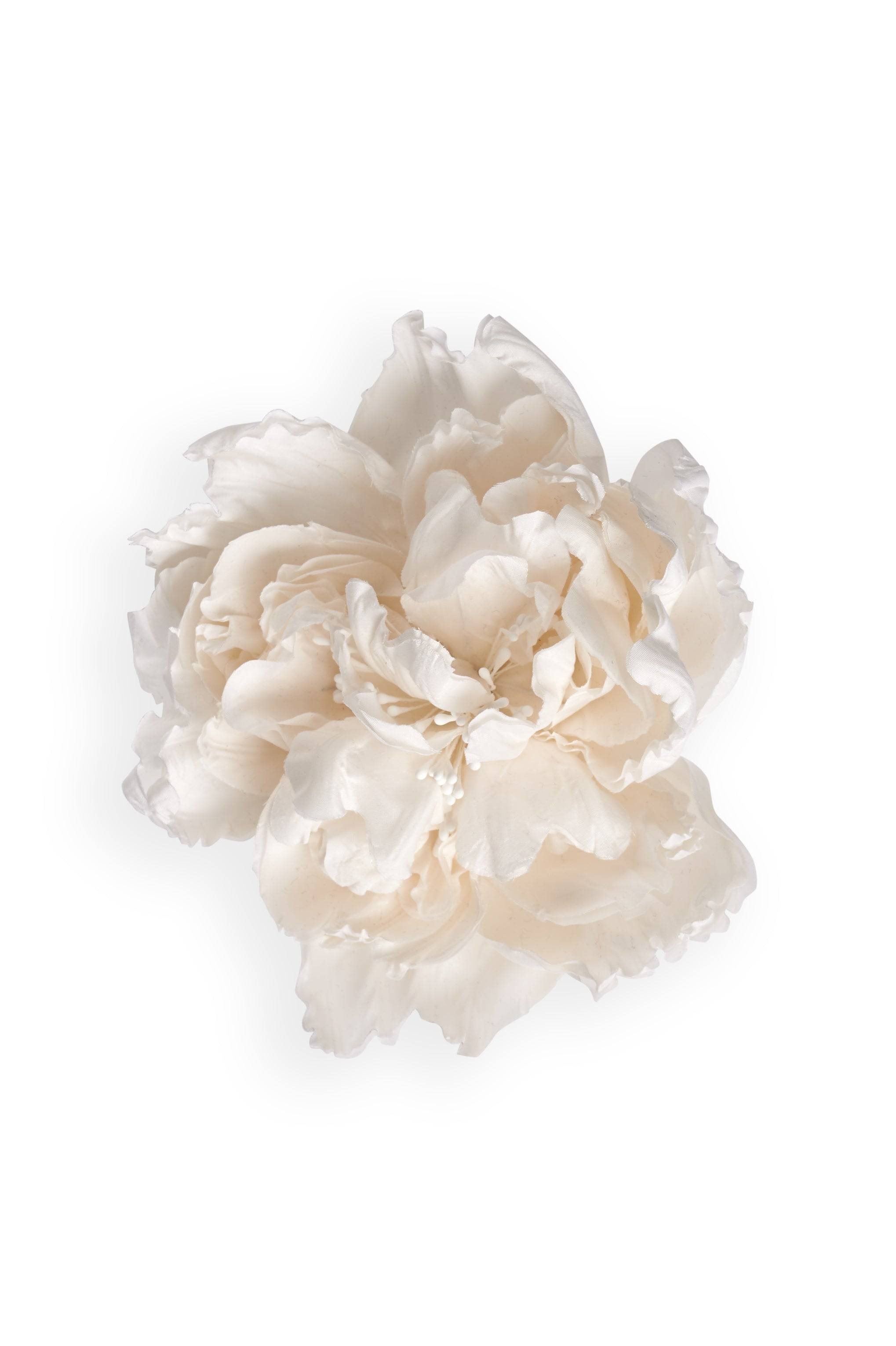 Handcrafted white silk peony brooch, a delicate bridal accessory. Ideal for weddings, featuring intricate floral details for timeless elegance.