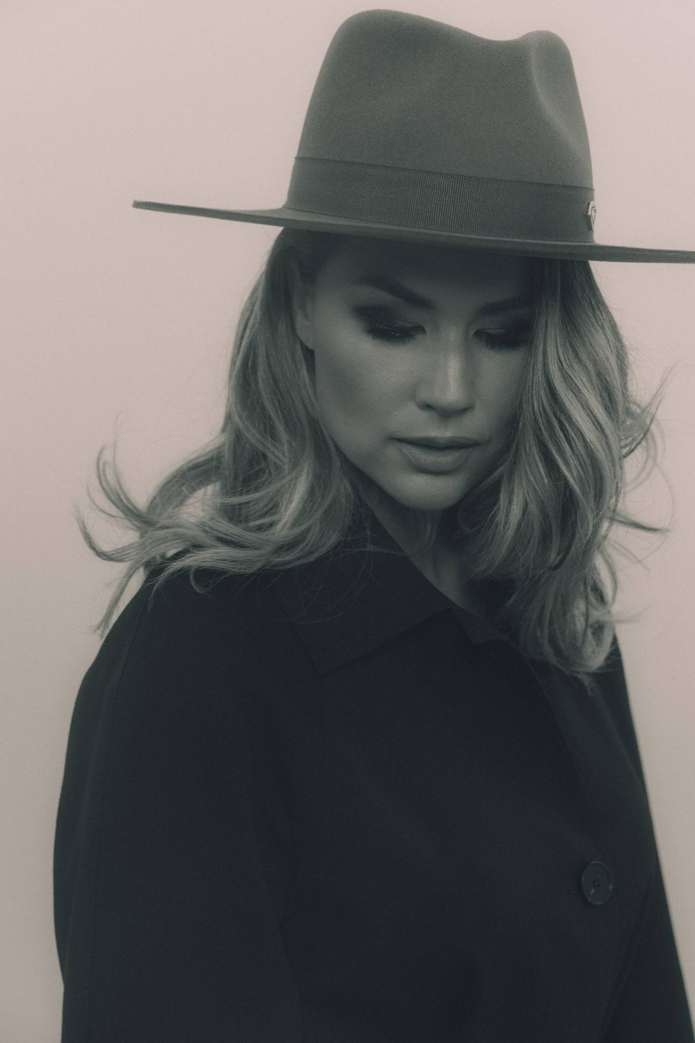 High-fashion grey fedora hat with a structured brim and monogram accent. A timeless accessory for a polished and sophisticated style. Shop today.
