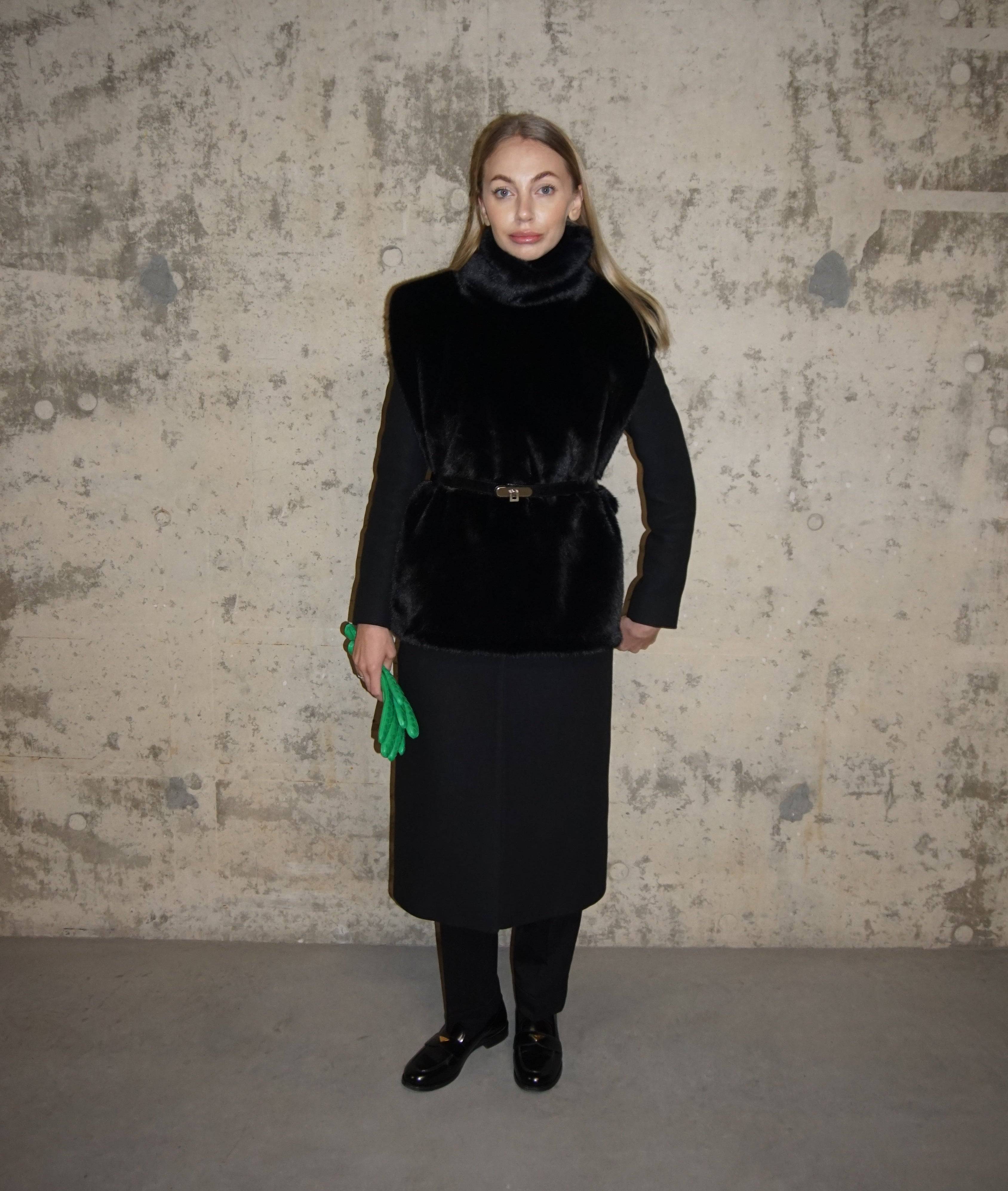 Luxurious black faux fur turtleneck paired with a tailored black coat and pants. A stylish cold-weather essential for a sophisticated and cozy look.