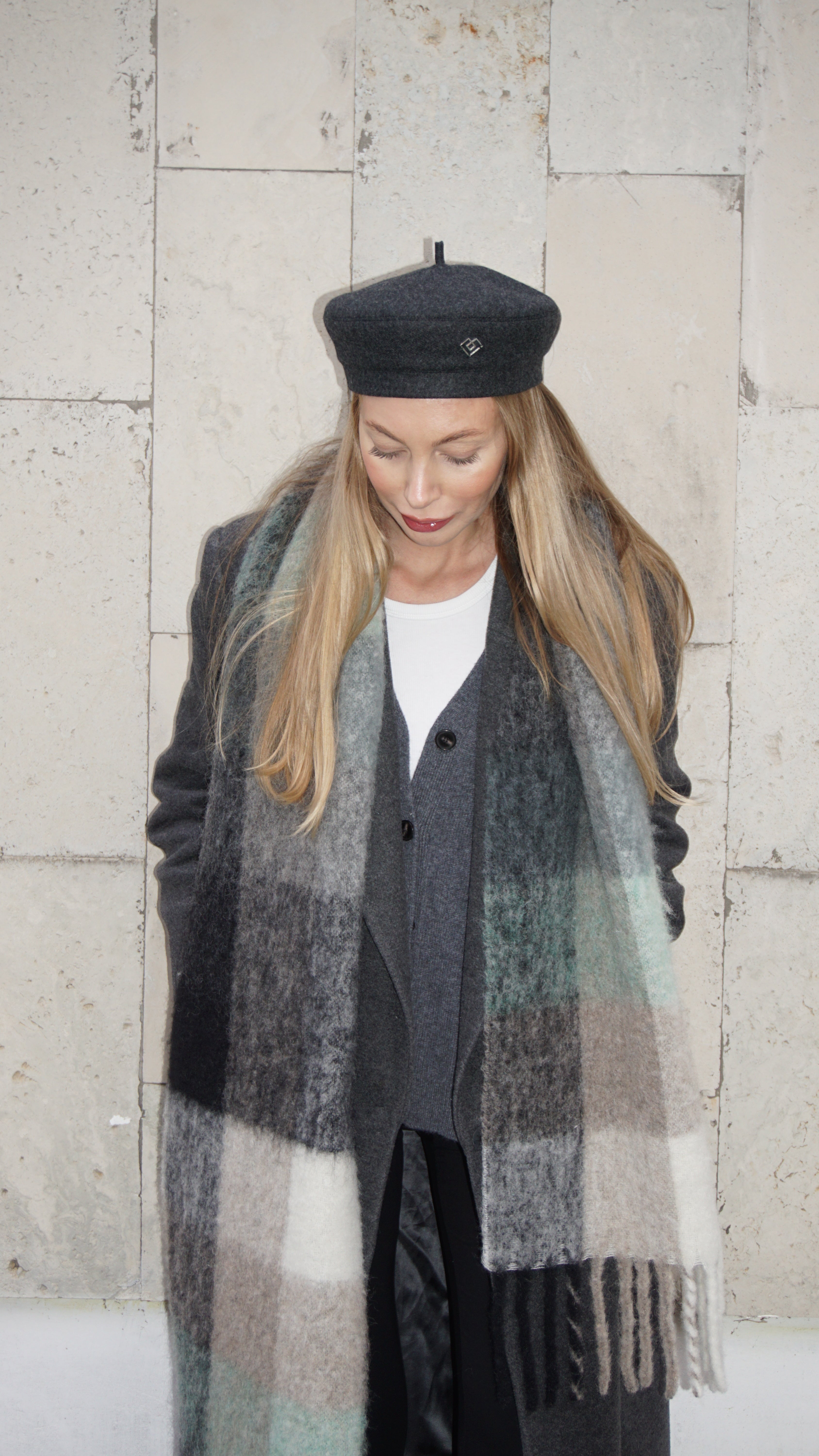 Wool dark grey beret