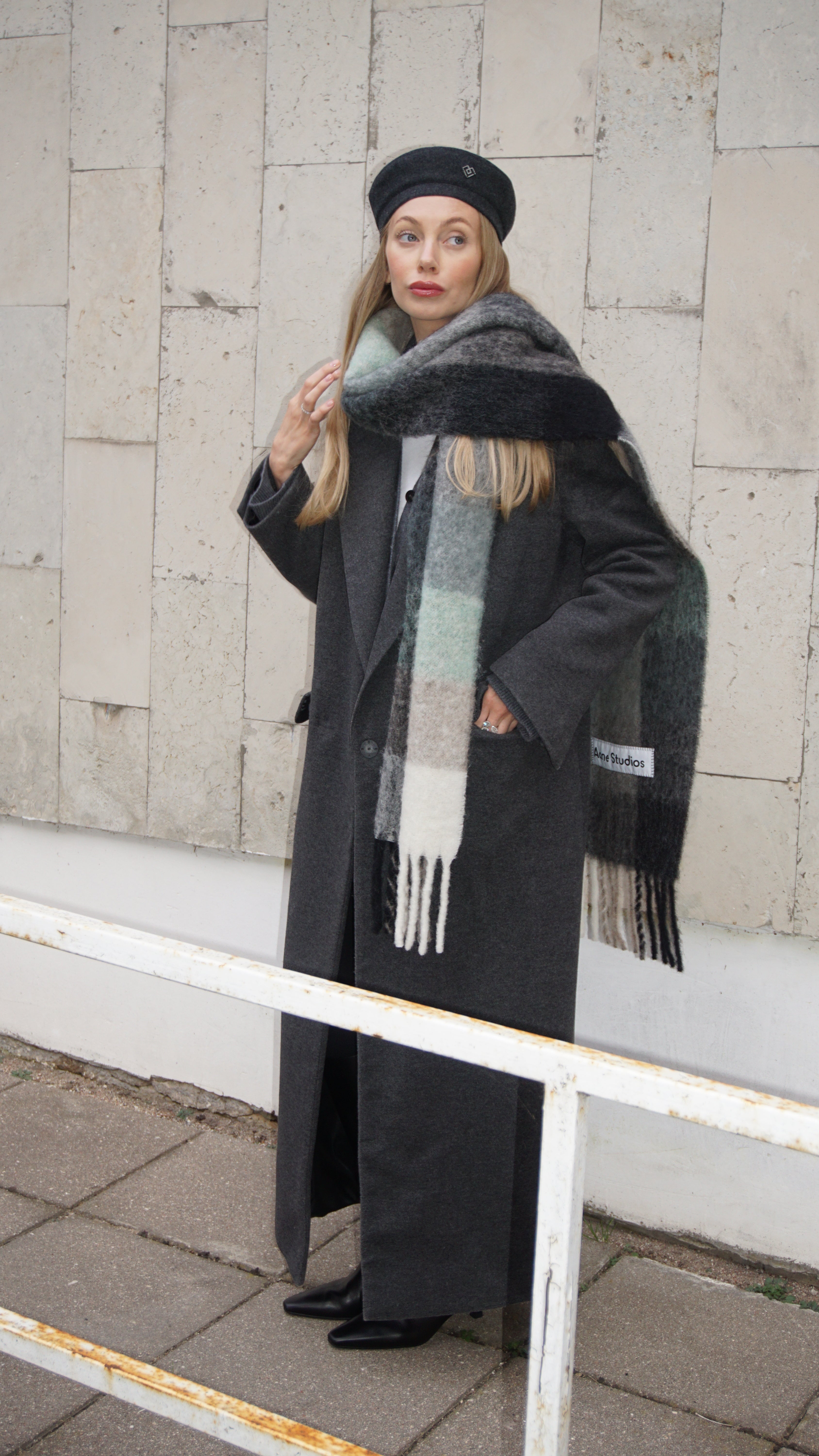 Wool dark grey beret
