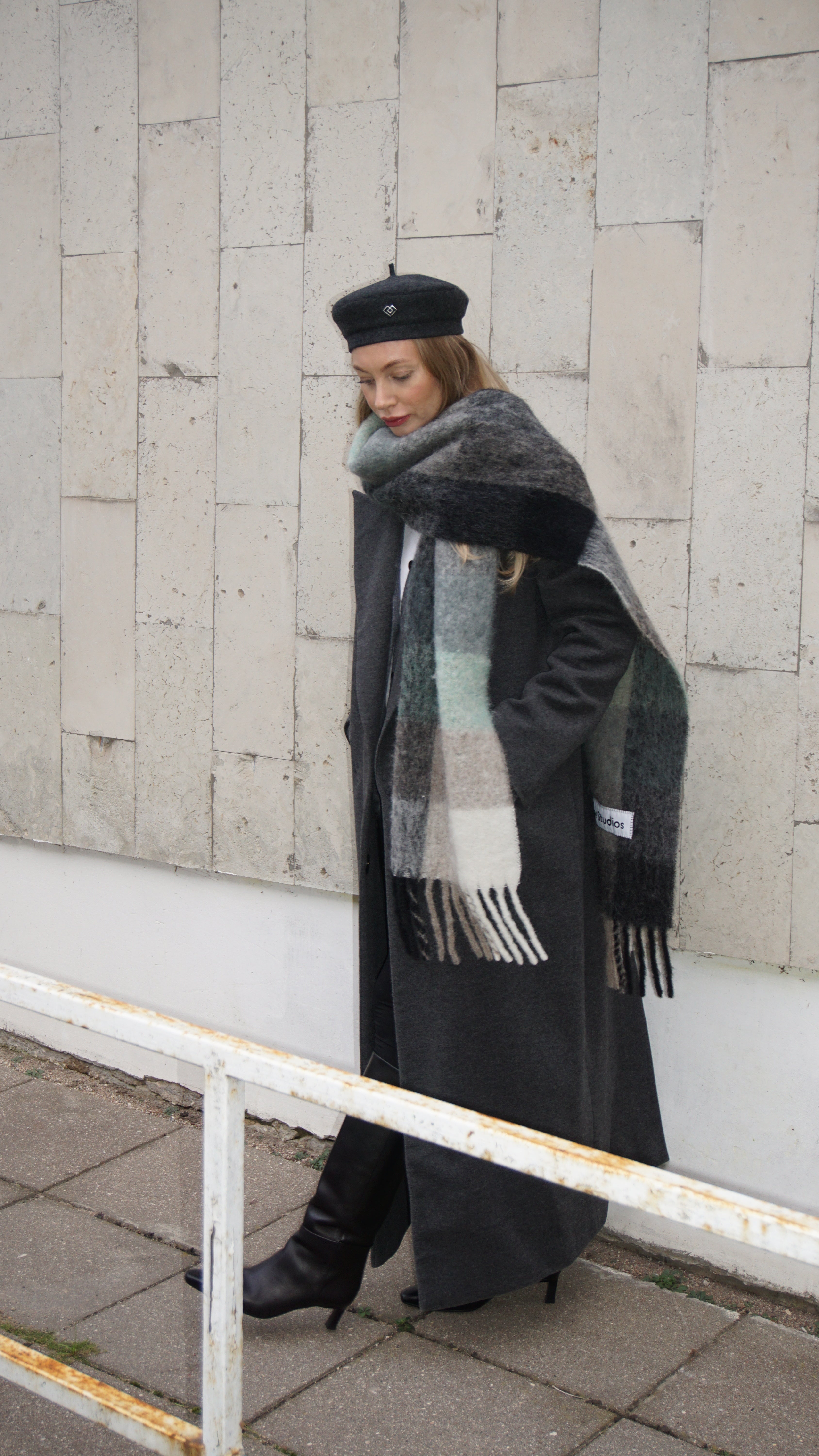 Wool dark grey beret