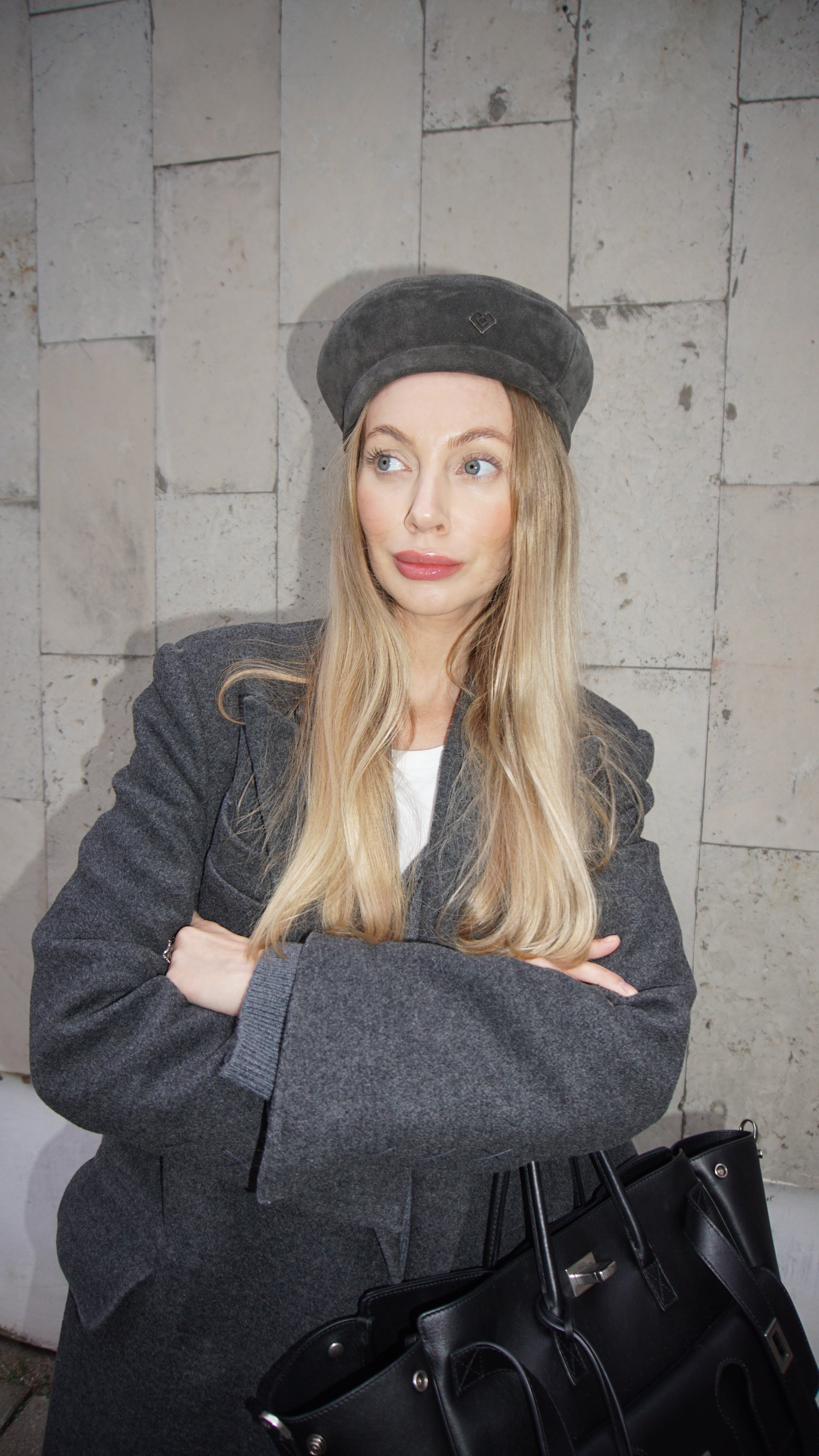 Suede leather dark grey beret