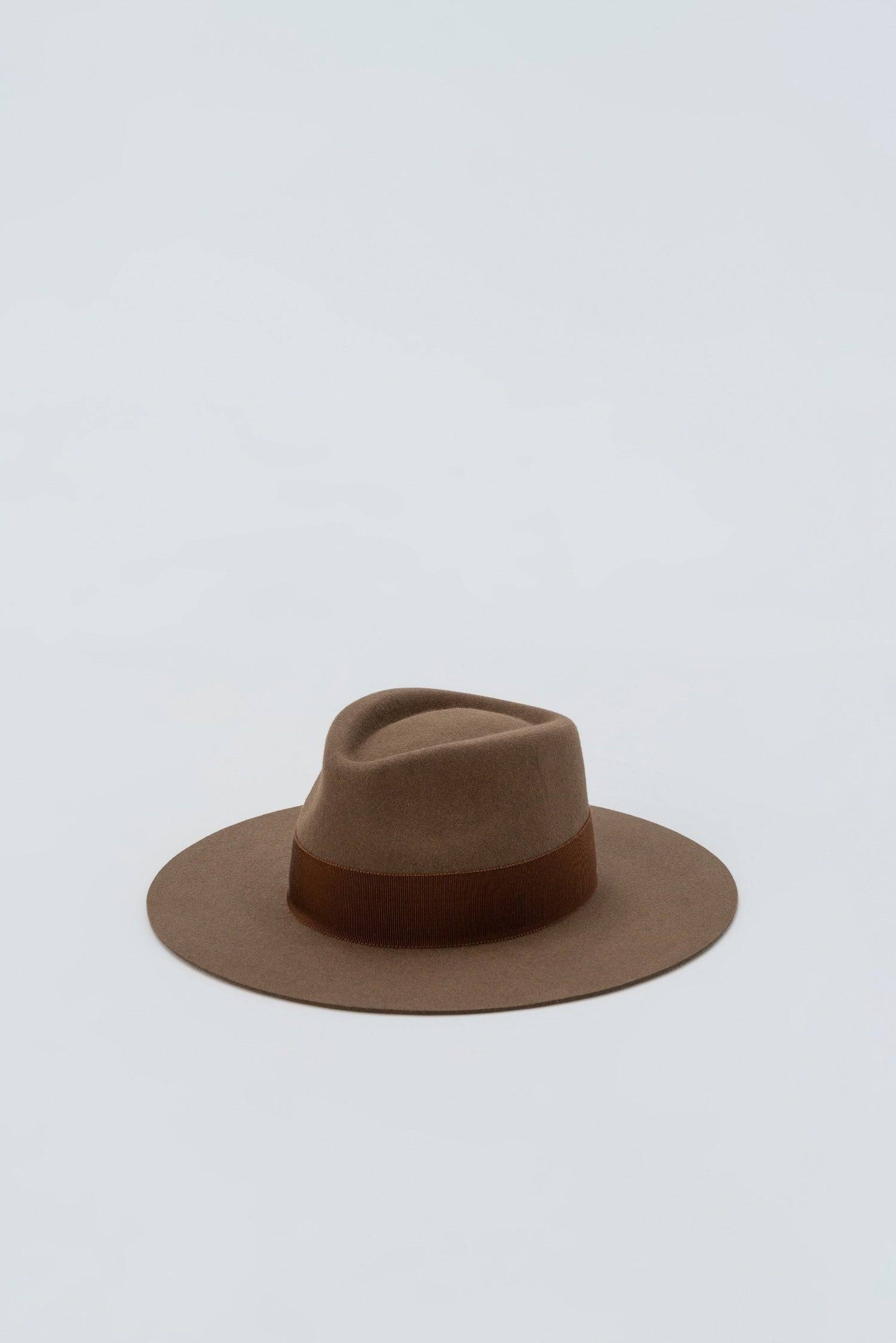 Walnut fedora hat with an 8.5 cm brim and brown band, displayed against a clean background. Made from 100% rabbit fur felt for a luxurious finish.
