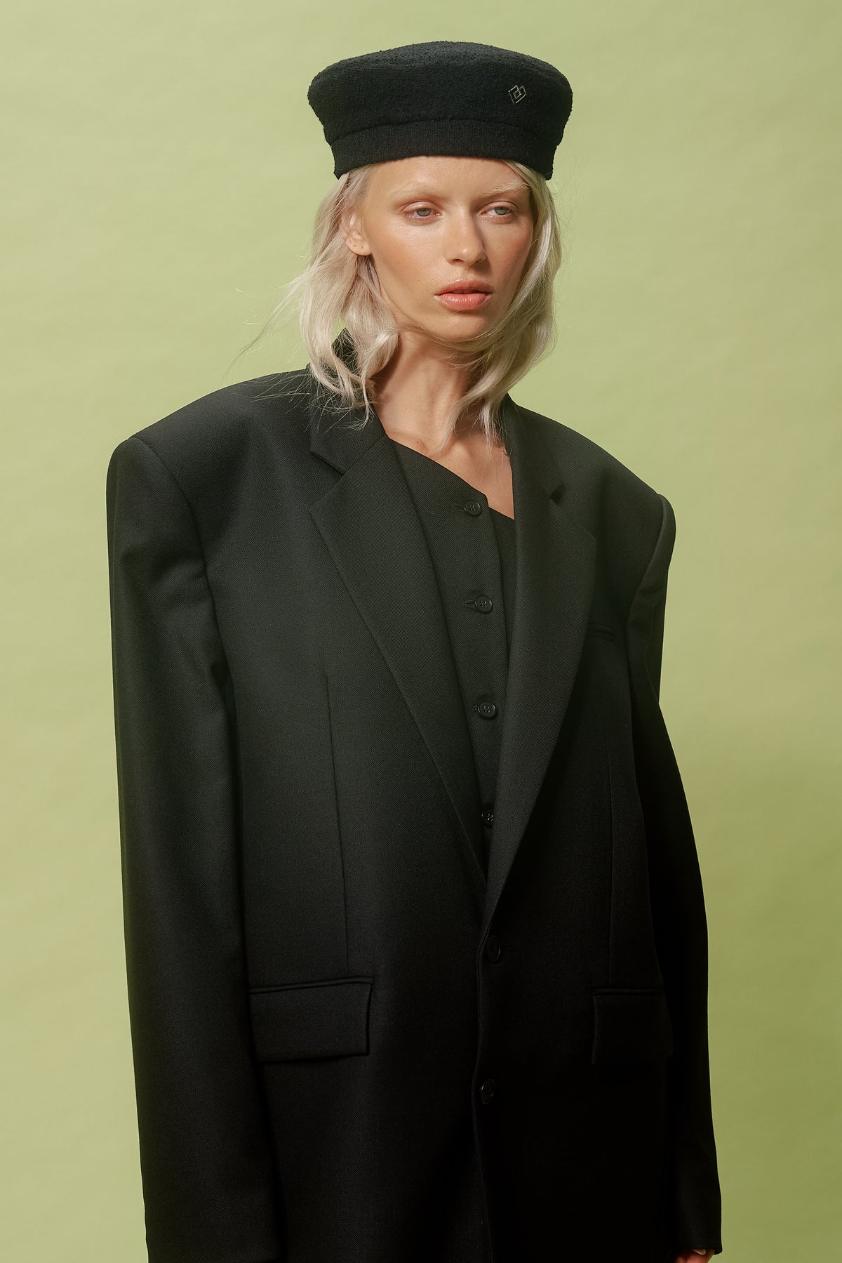 BLACK SCULPTED WOOL BERET