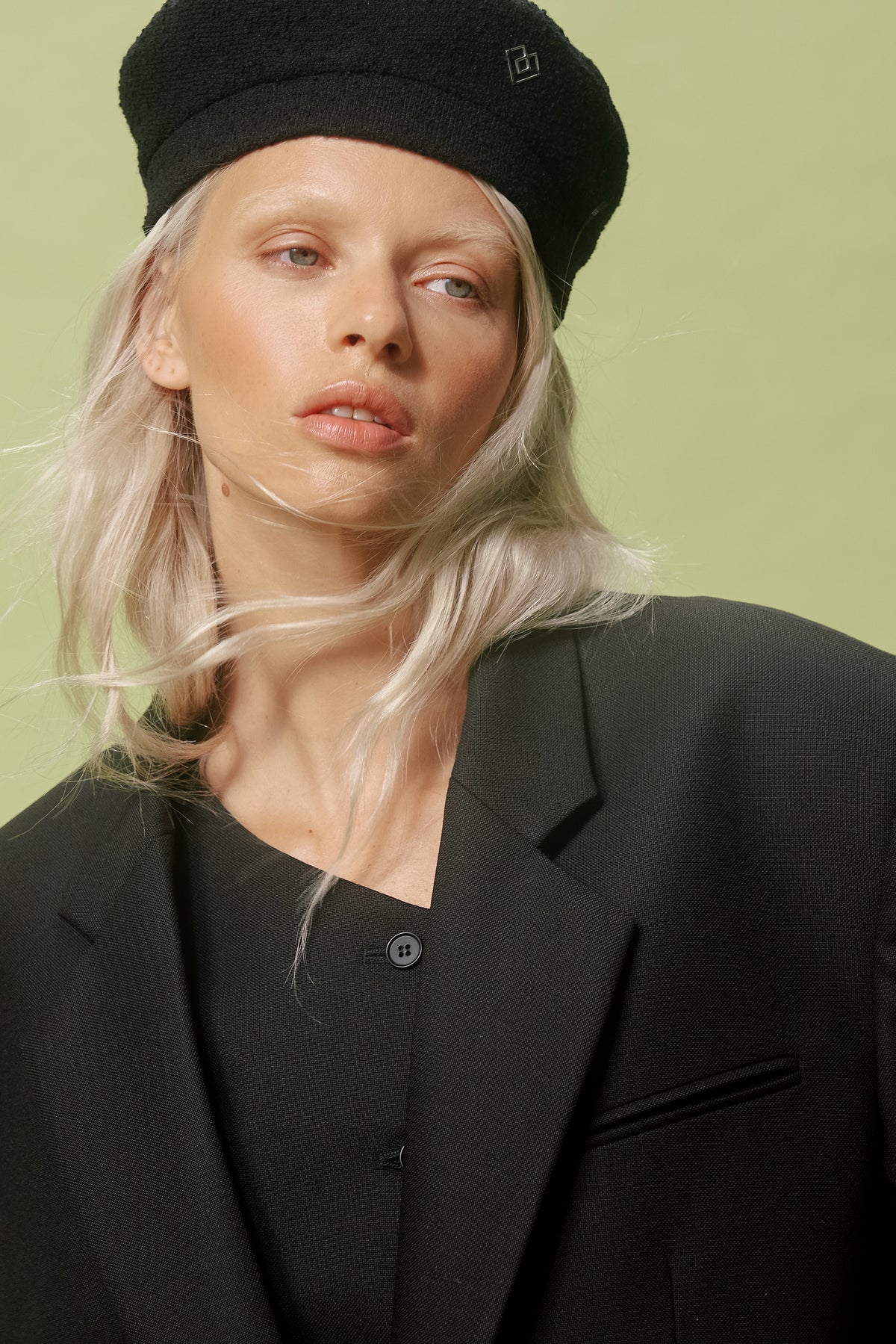 BLACK SCULPTED WOOL BERET
