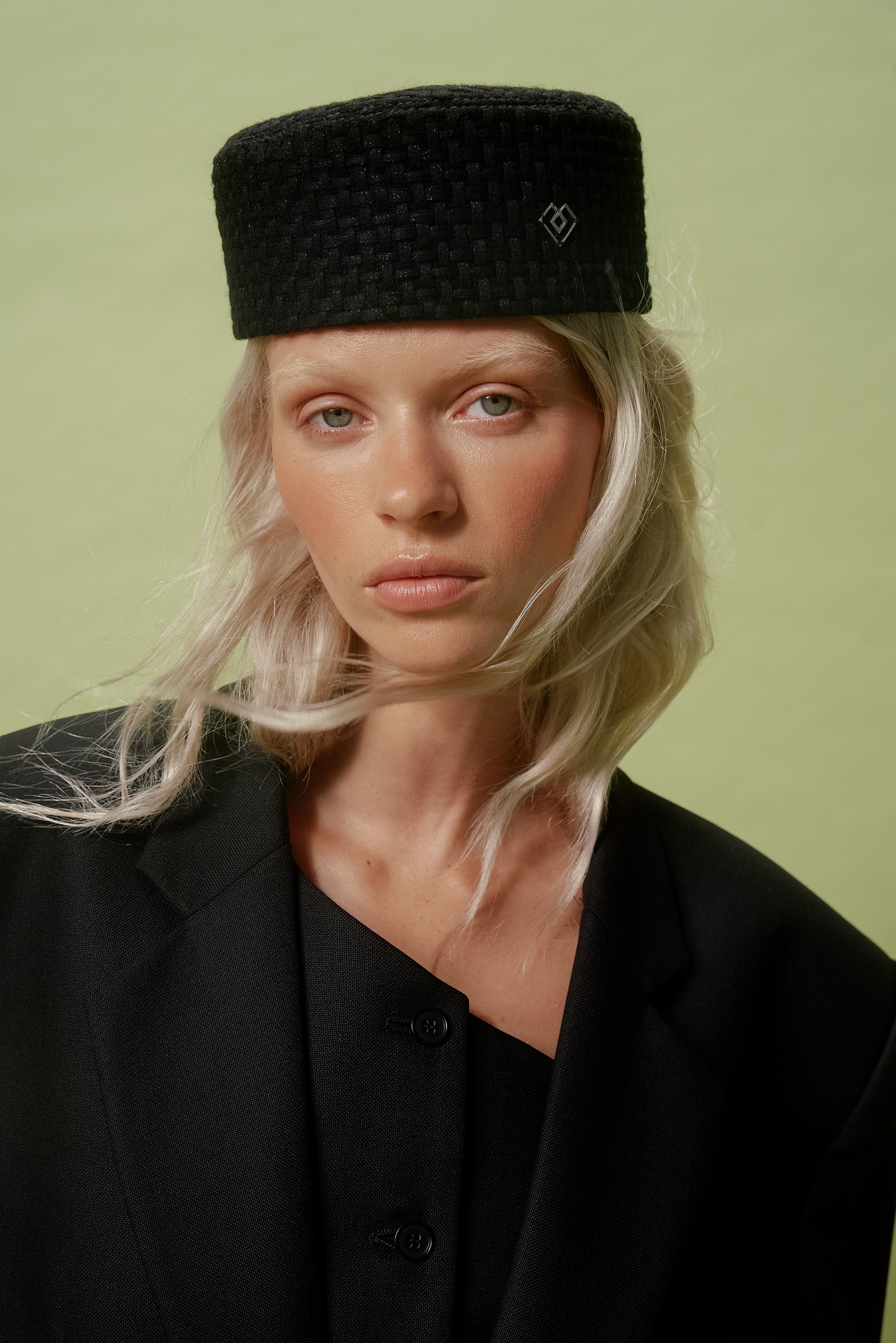 BLACK TWEED PILLBOX HAT