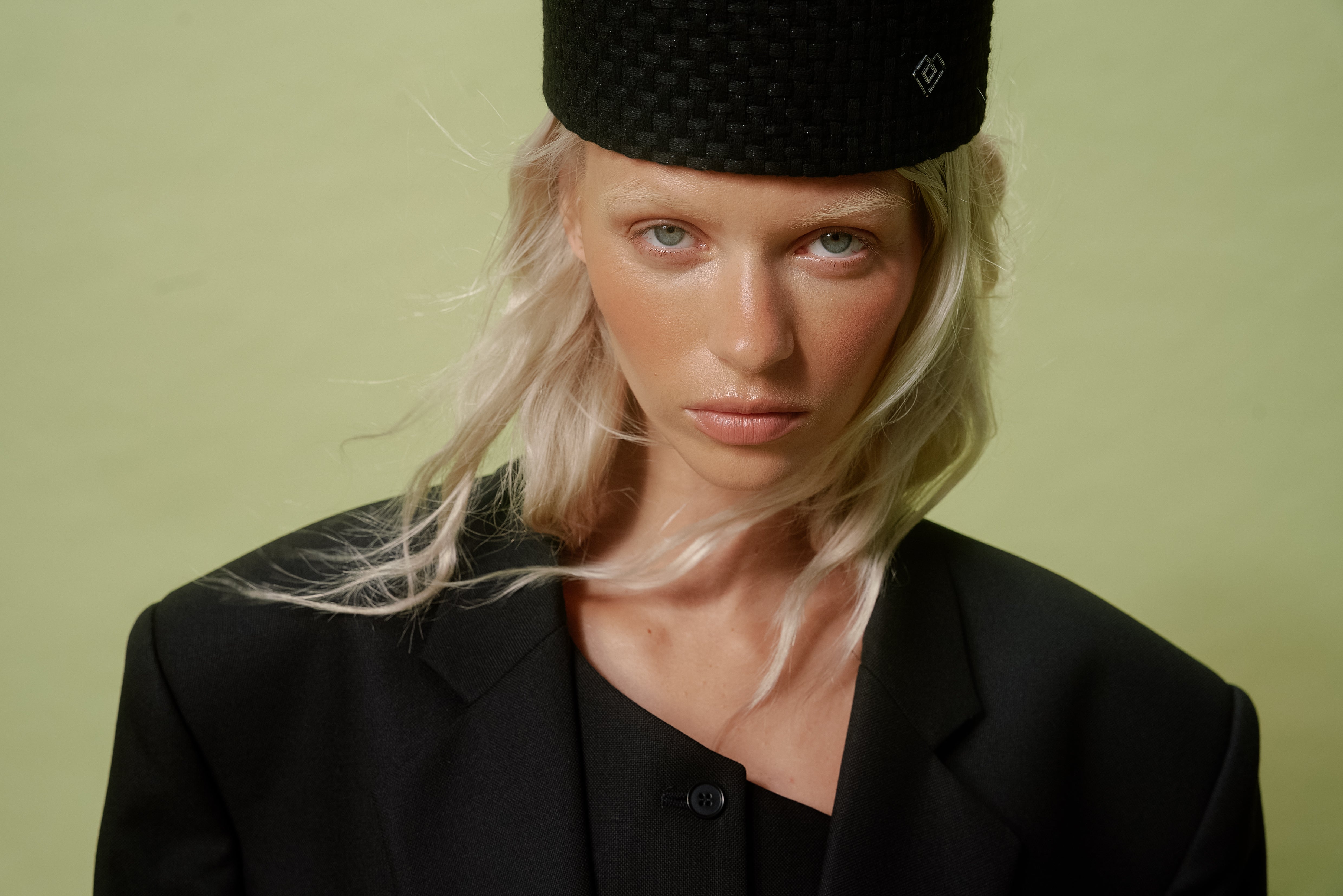 BLACK TWEED PILLBOX HAT