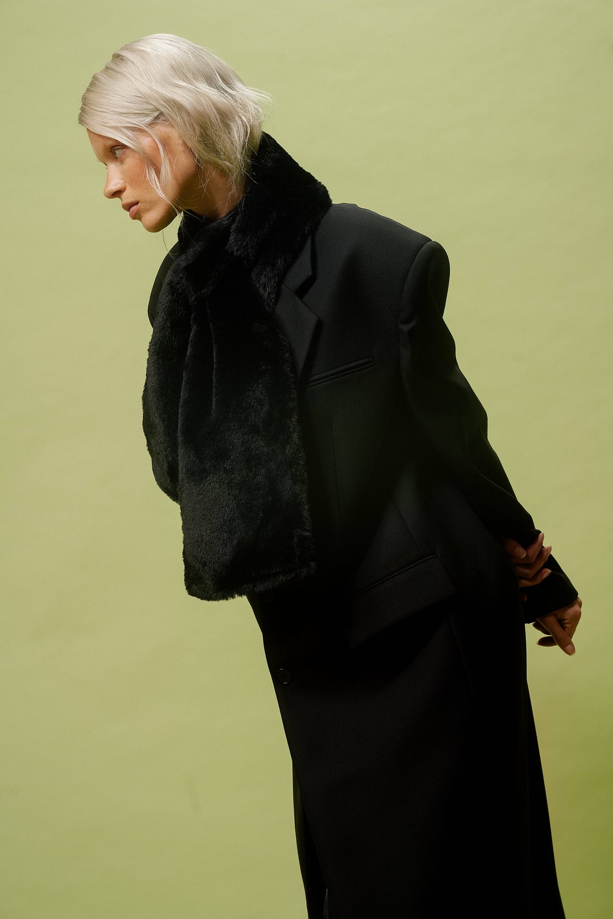 BLACK FAUX FUR SCARF