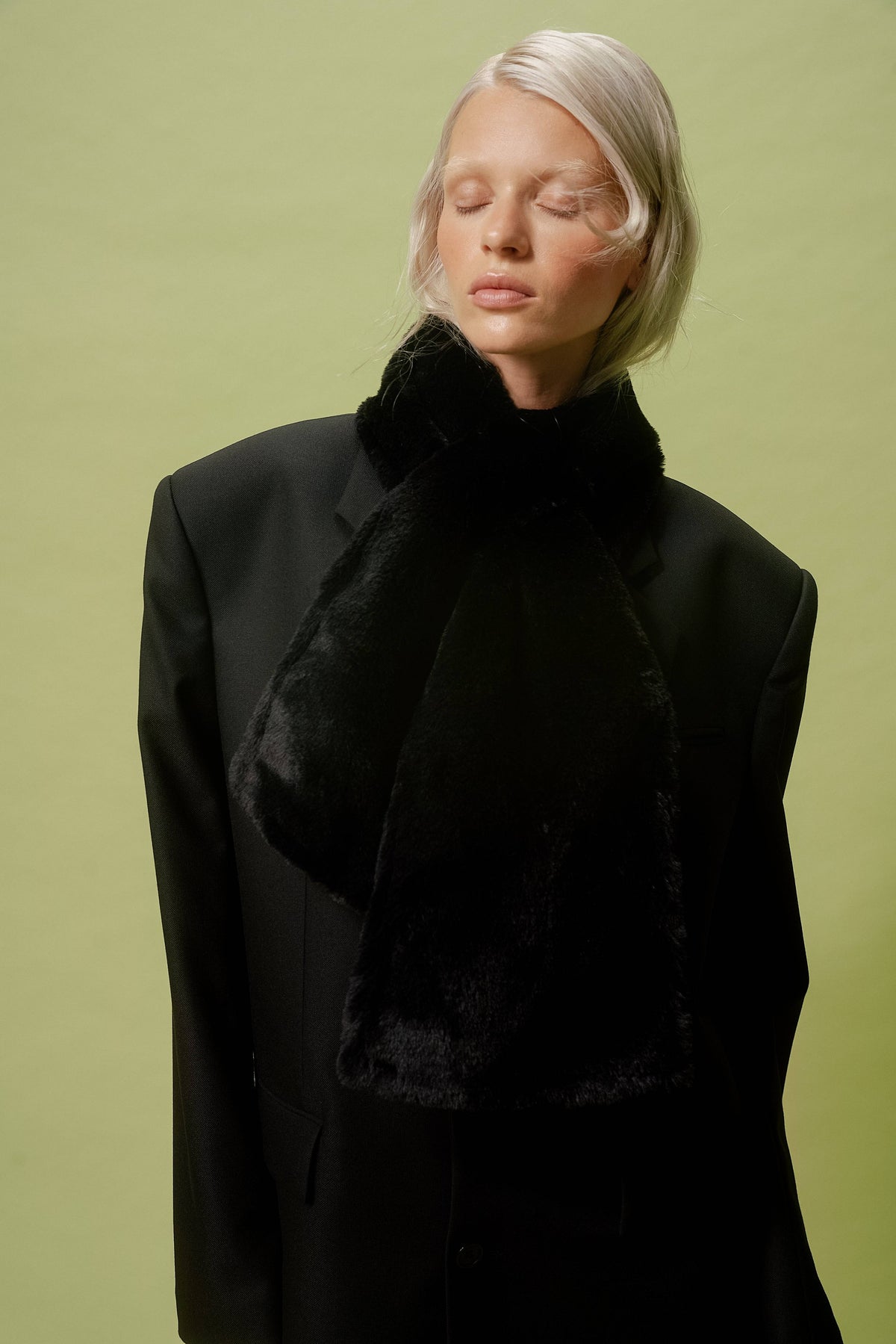BLACK FAUX FUR SCARF