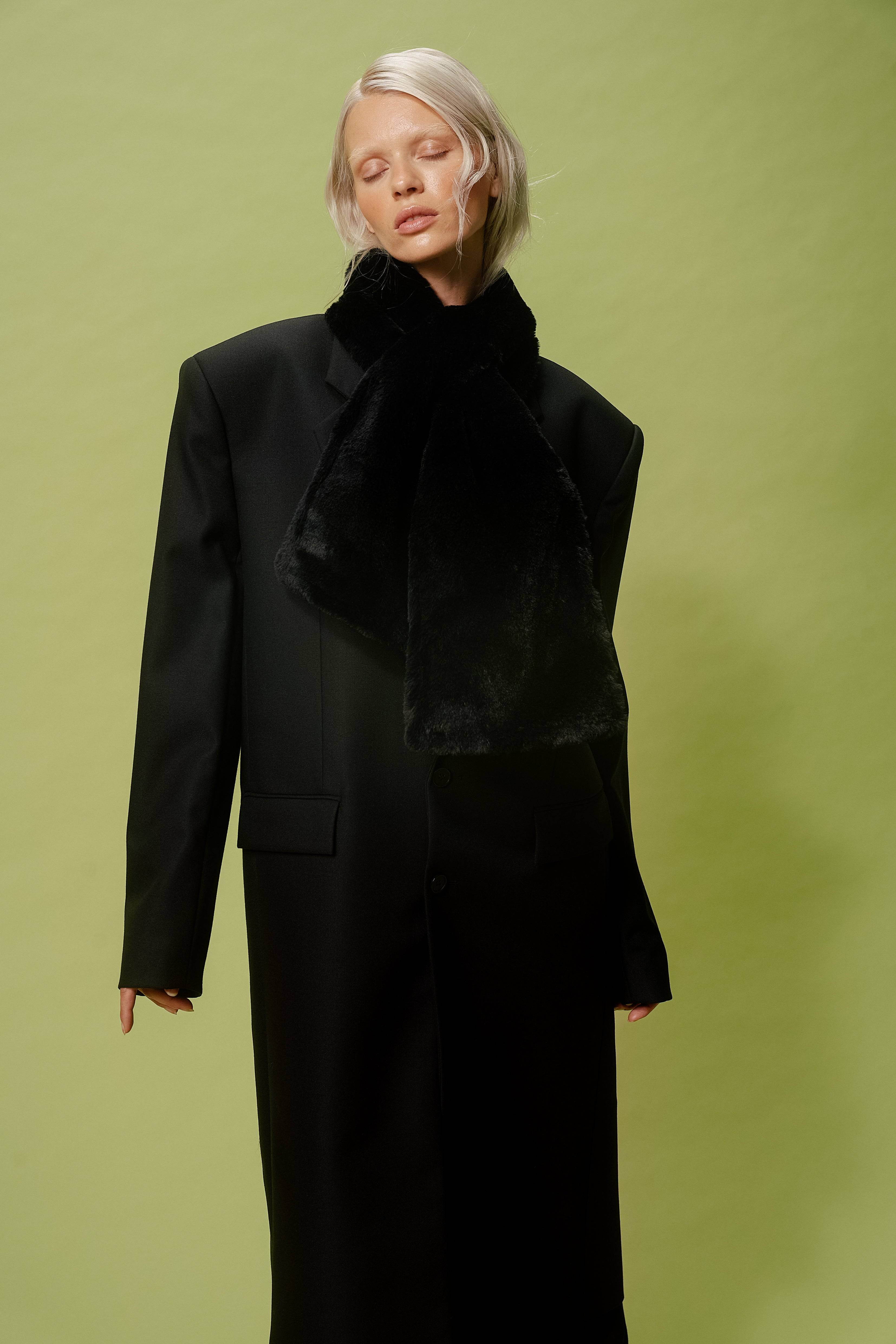 BLACK FAUX FUR SCARF