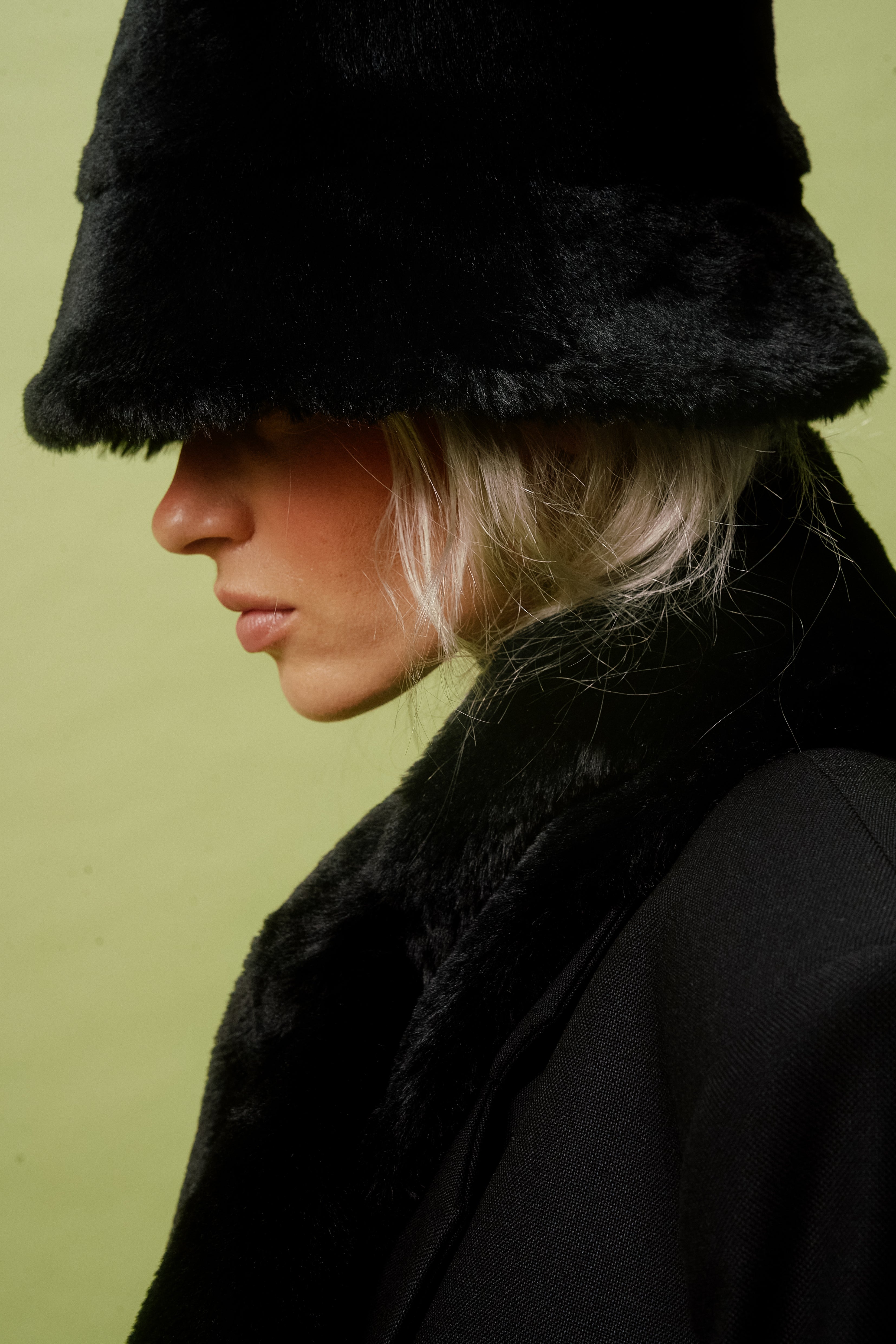 BLACK FAUX FUR BUCKET HAT