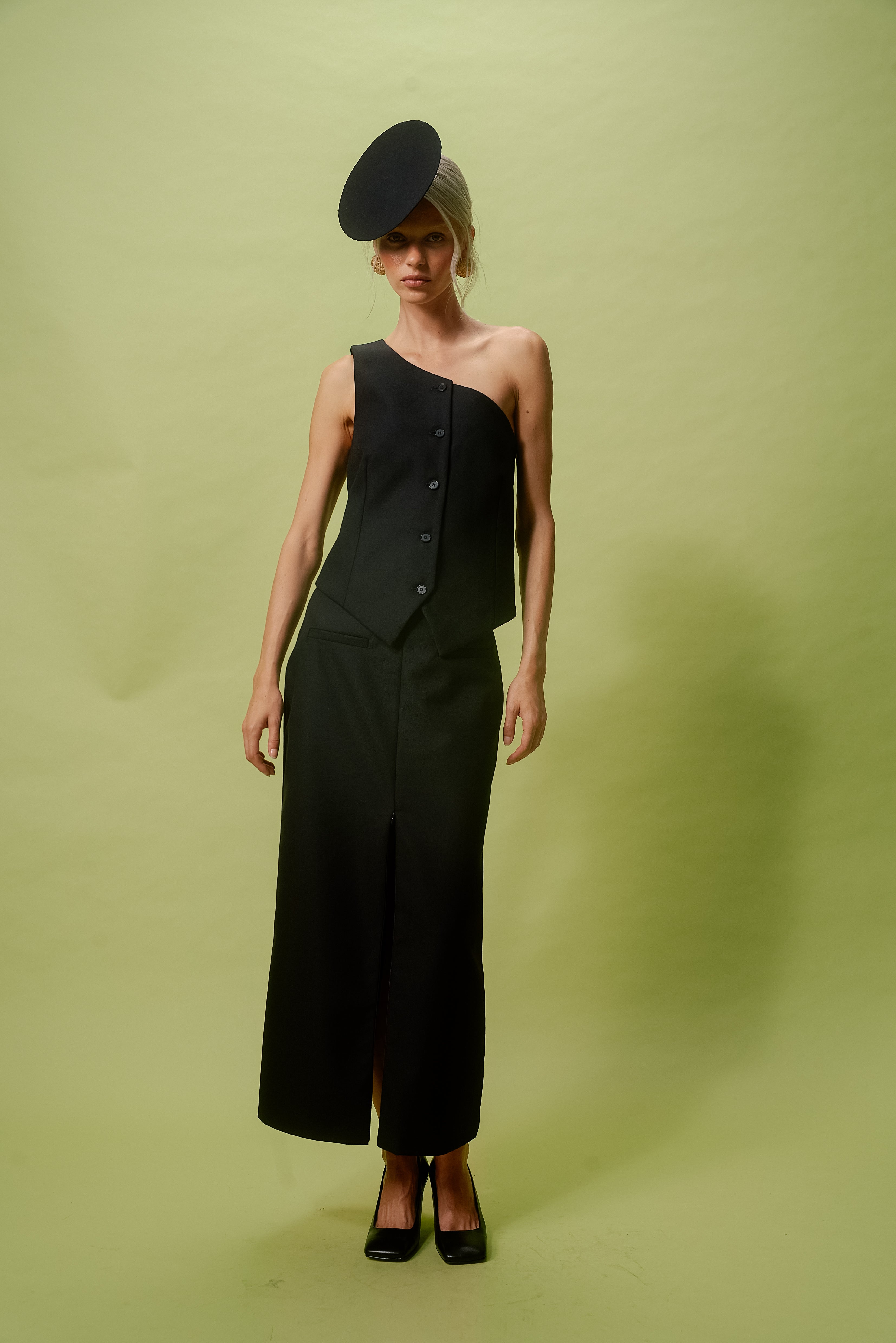 BLACK SAUCER HEADBAND