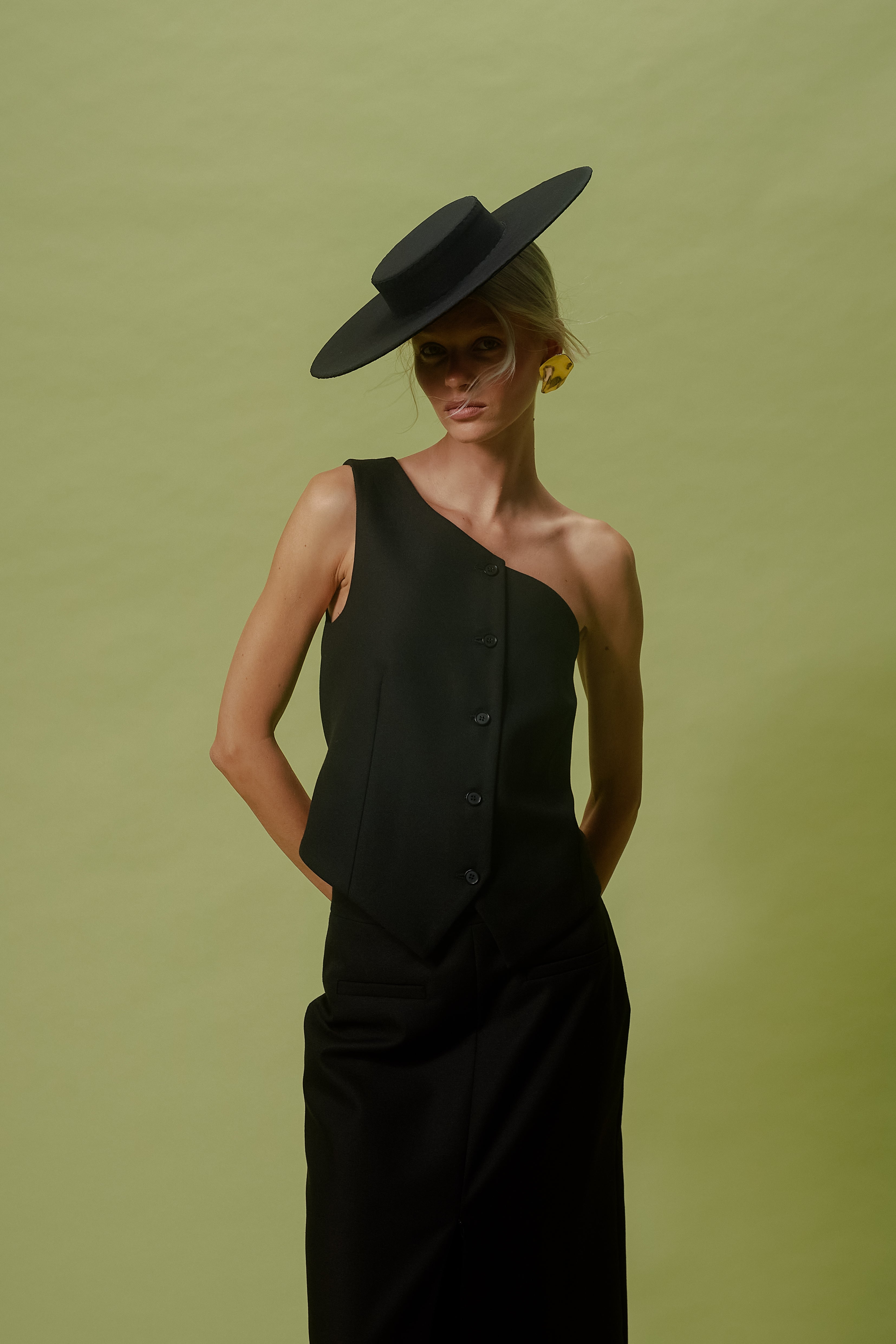 BLACK WIDE - BRIM COUTURE HAT