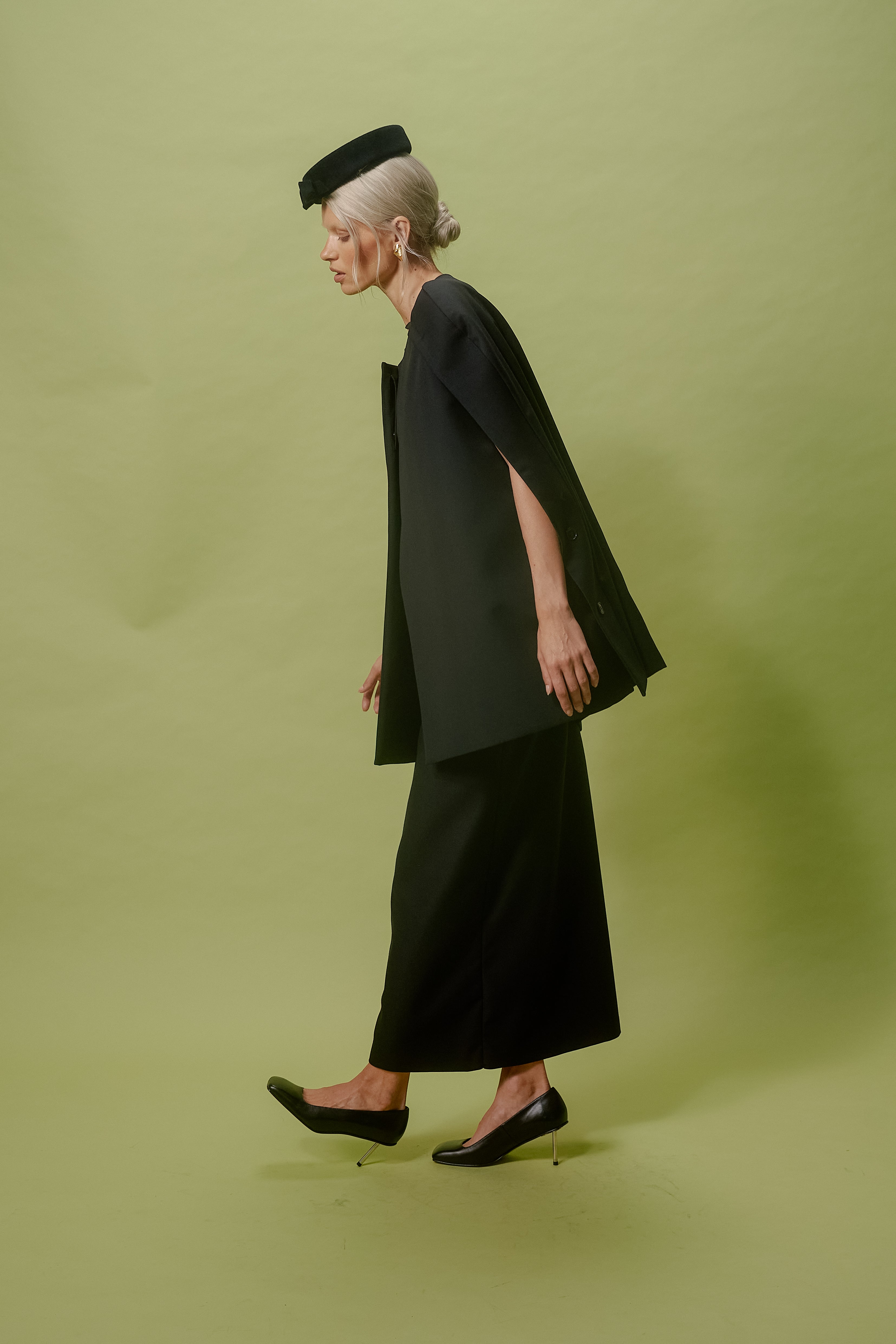 BLACK BOW-TRIMMED PILLBOX HAT