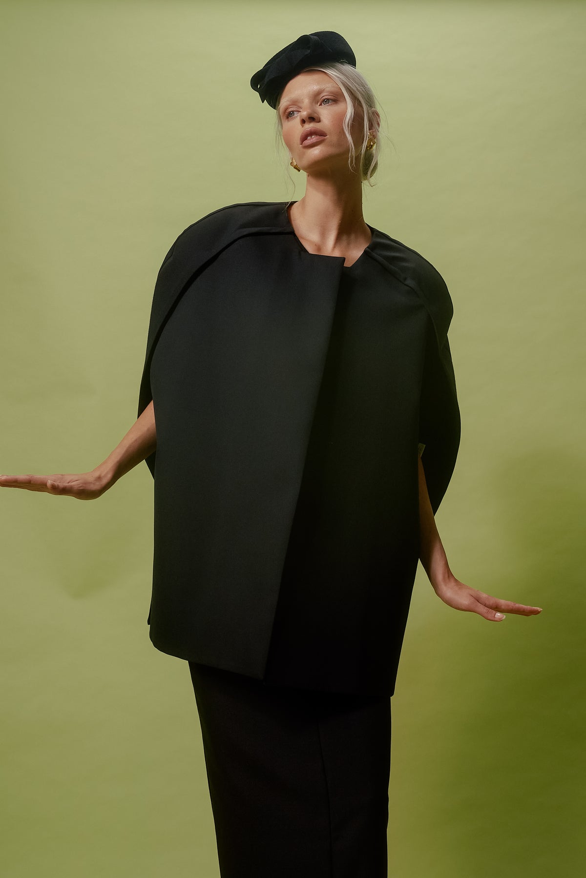 BLACK BOW-TRIMMED PILLBOX HAT