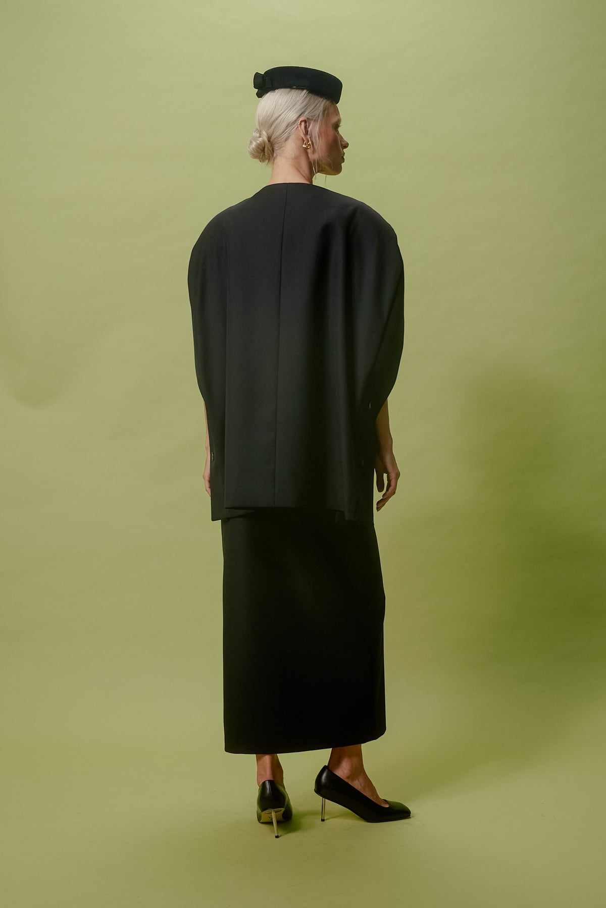 BLACK BOW-TRIMMED PILLBOX HAT