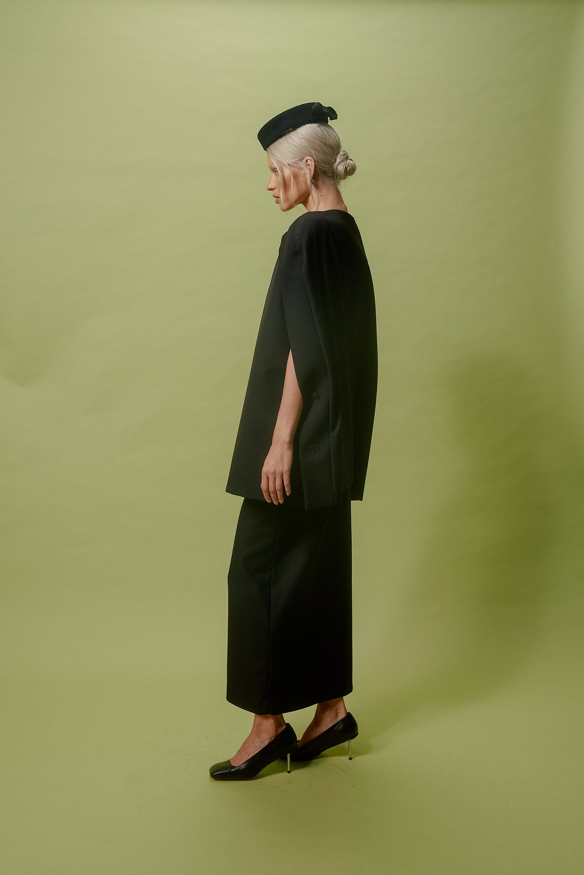 BLACK BOW-TRIMMED PILLBOX HAT