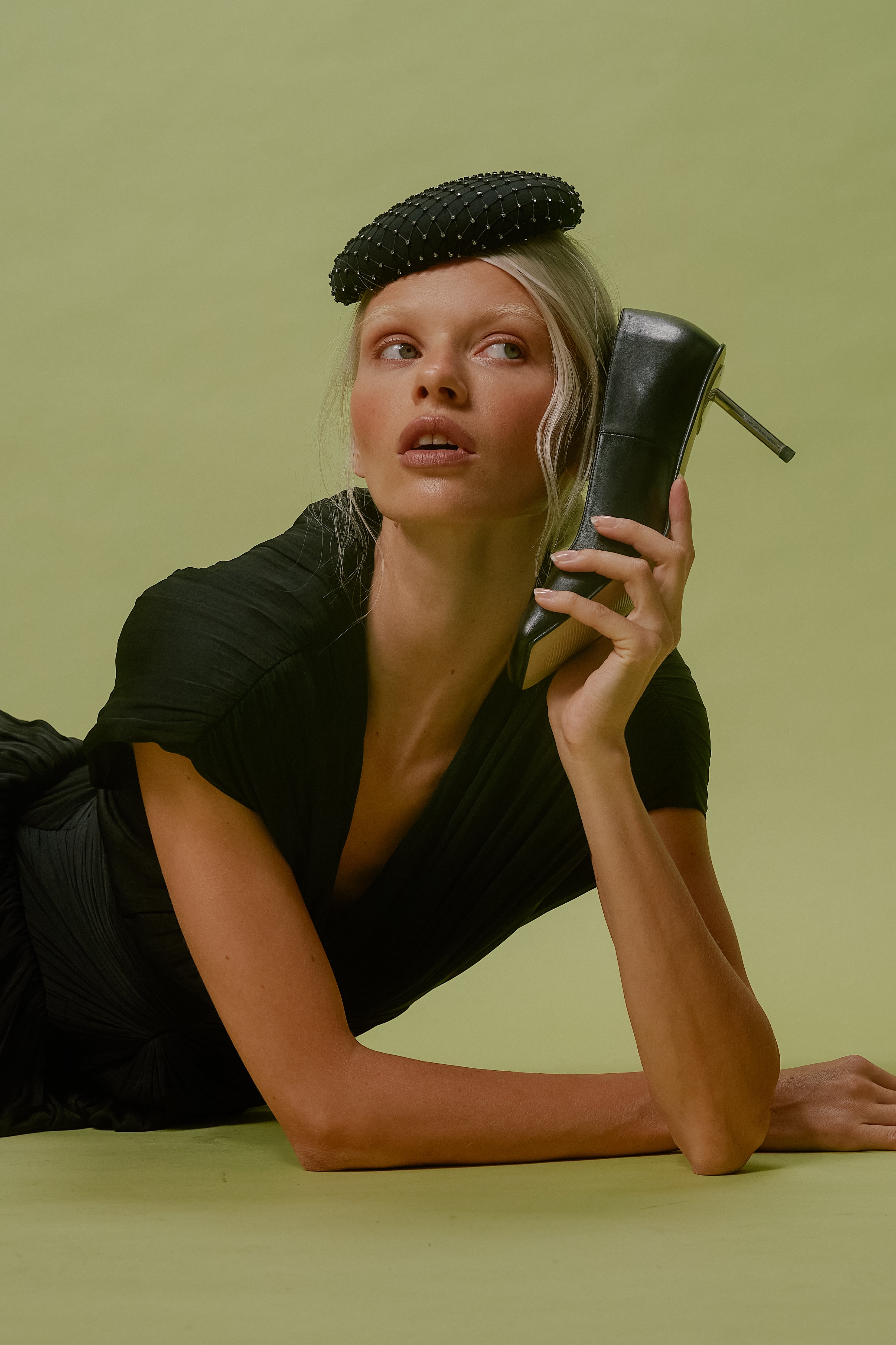 BLACK CRYSTAL COCKTAIL HAT