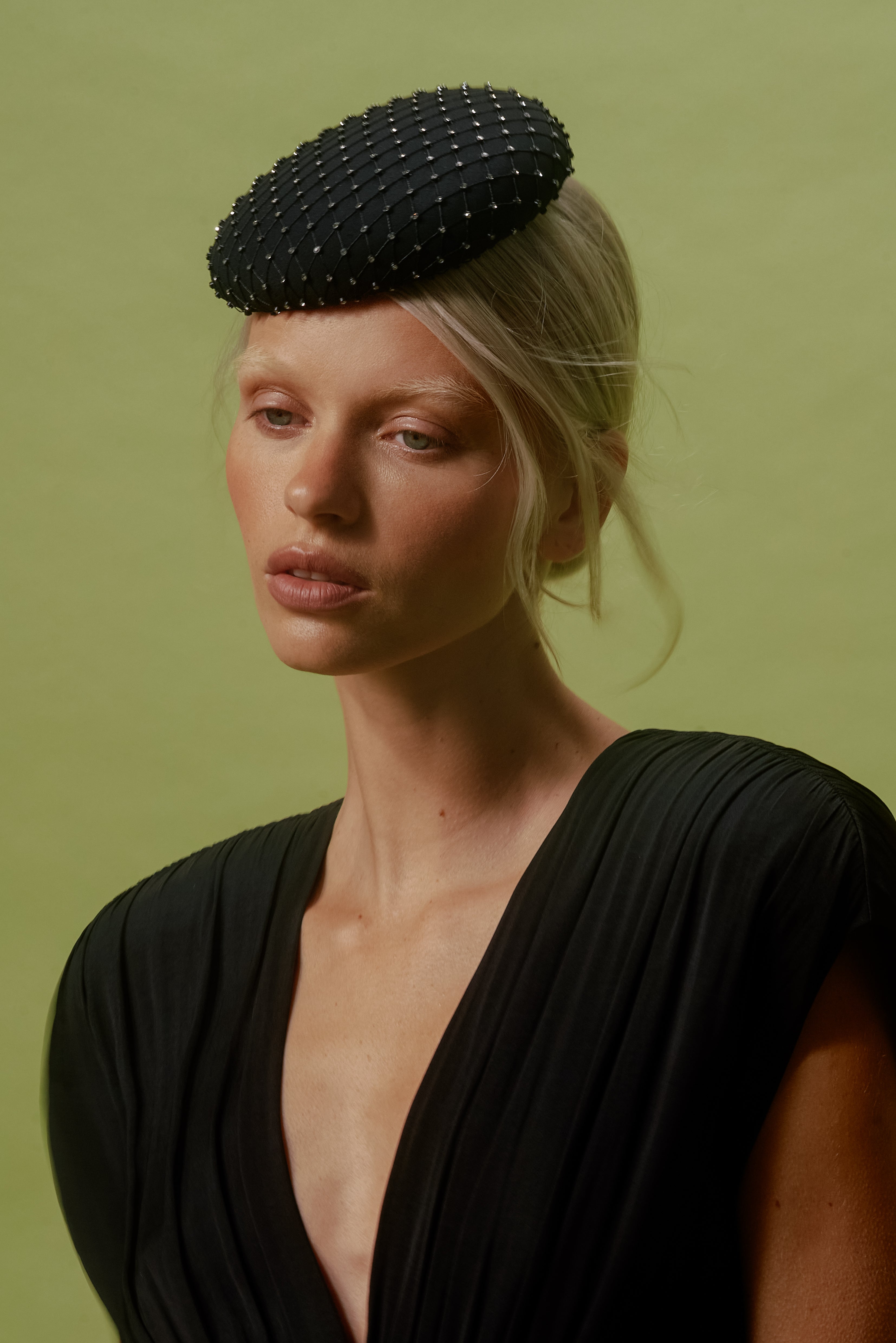 BLACK CRYSTAL COCKTAIL HAT