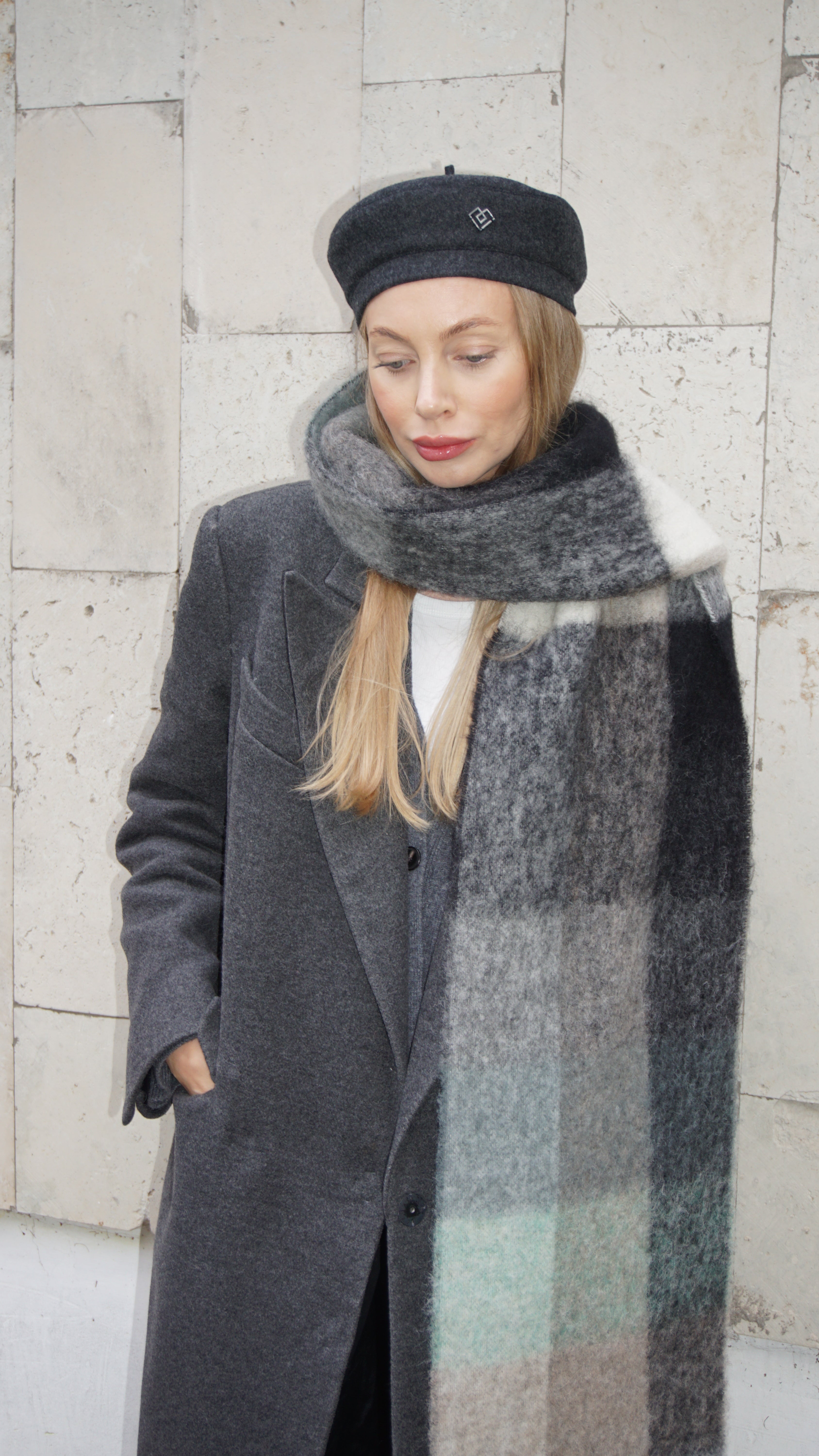 Wool dark grey beret
